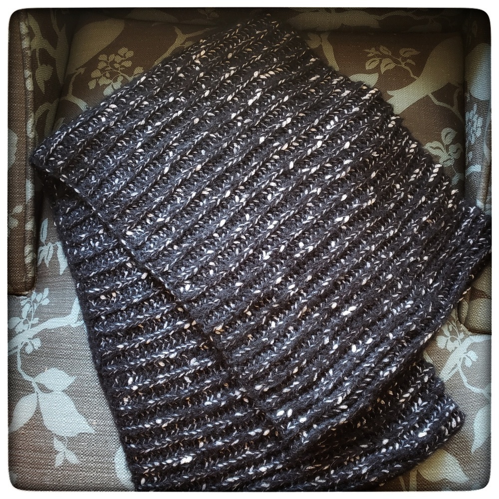 Forever 21 Chunky Infinity Scarf -Black and Silver